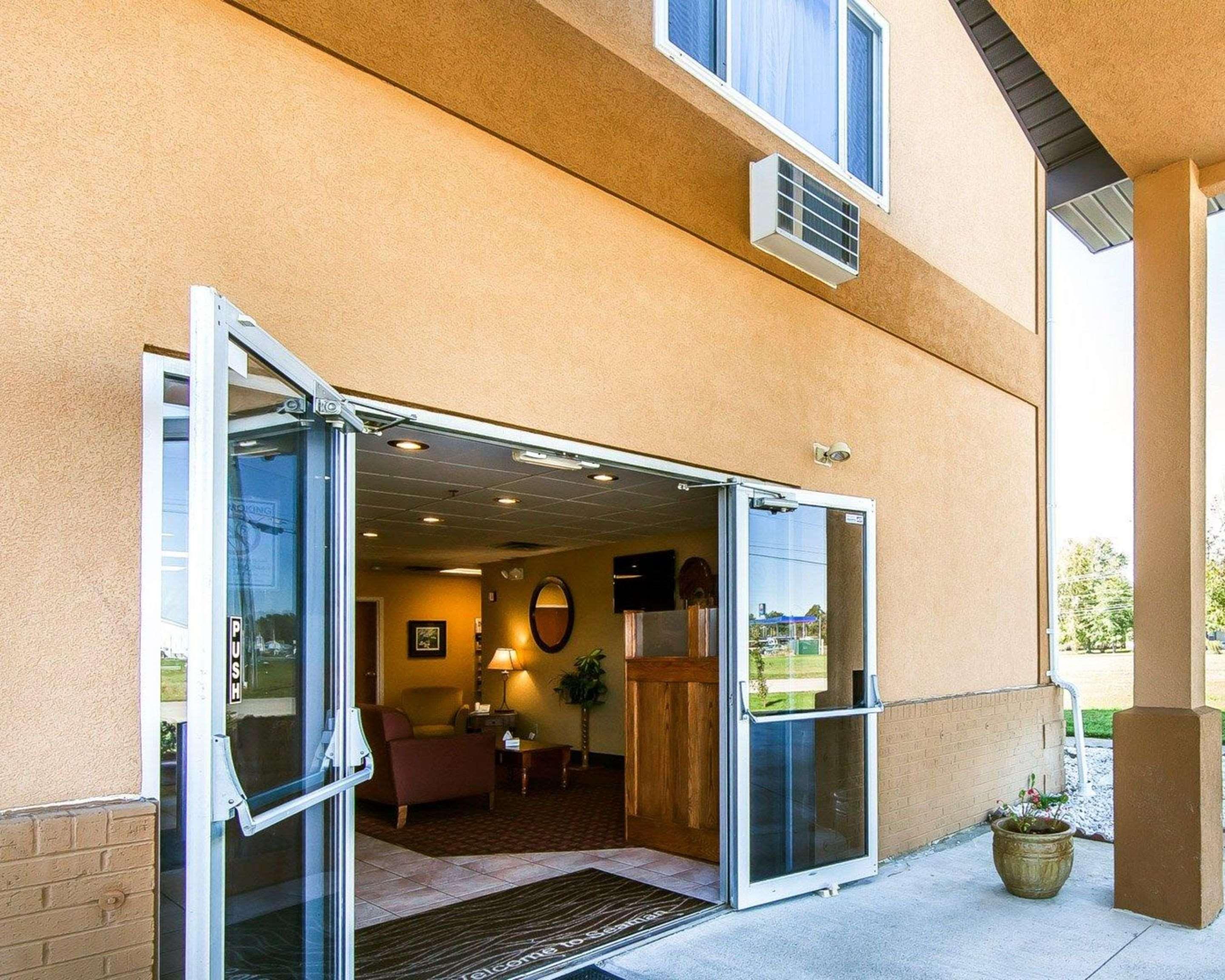 Quality Inn Seaman Εξωτερικό φωτογραφία