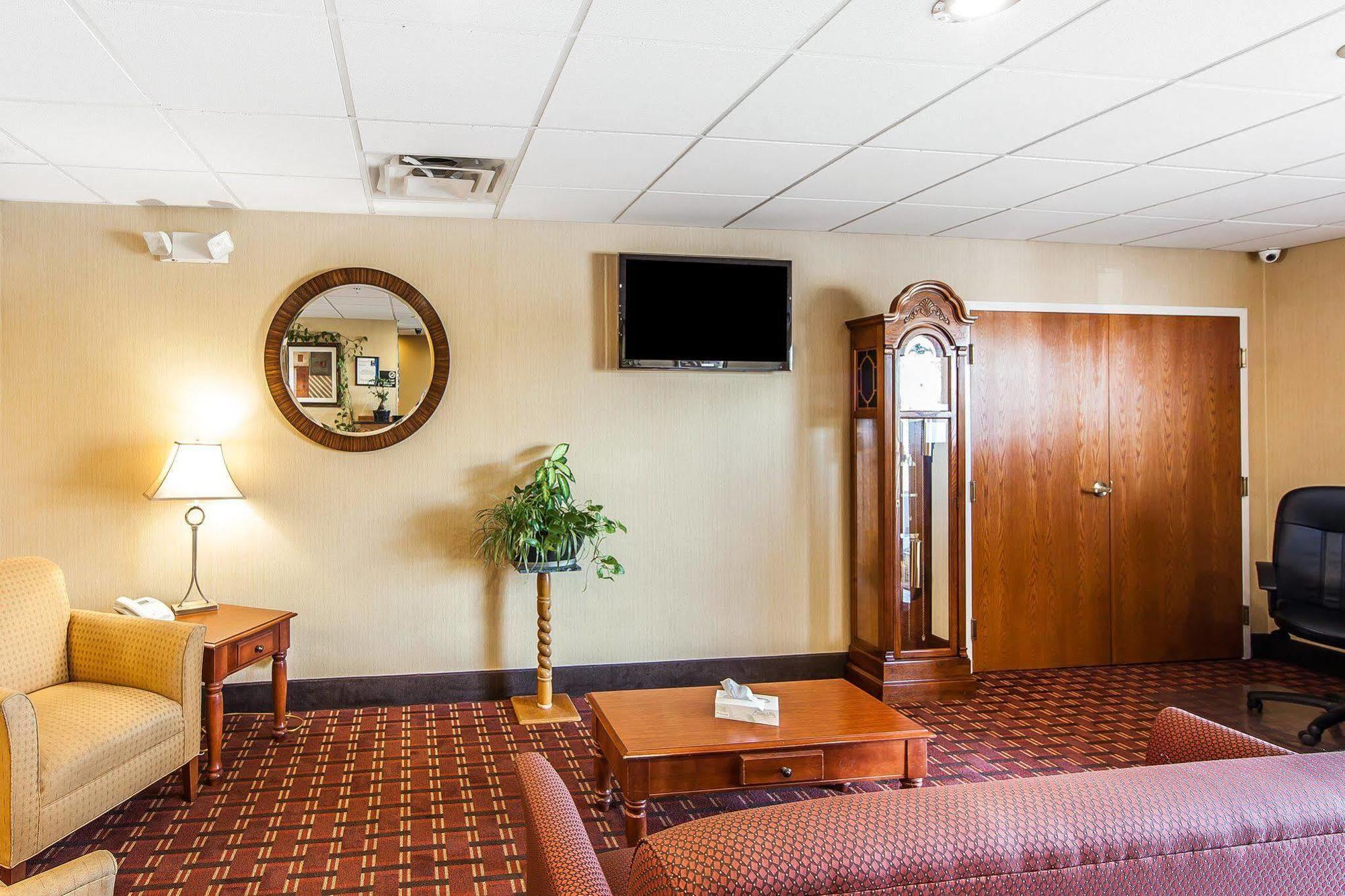 Quality Inn Seaman Εξωτερικό φωτογραφία